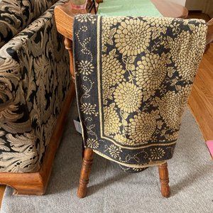 Limonta Dahlia Throw